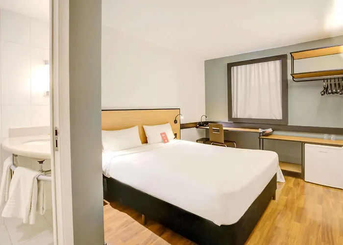 ibis Vitoria Praia de CamburiHotel Em